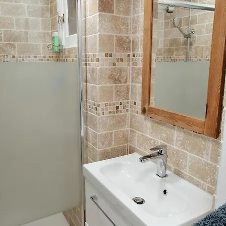 Oda ve Kahvaltı La Petite Charnasserie 3*