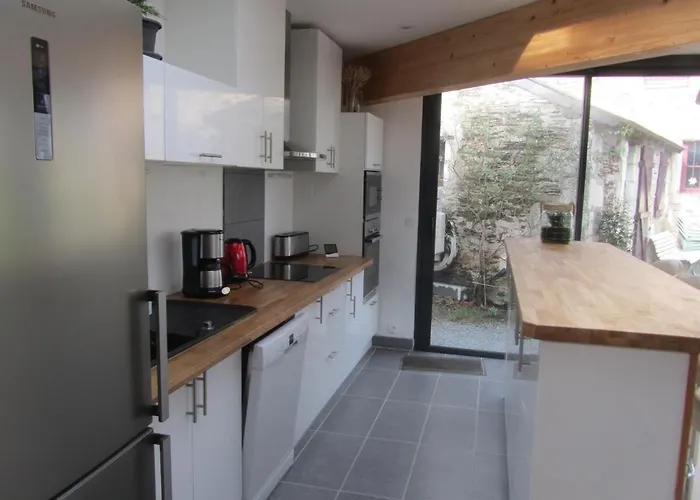 Couette-café La Petite Charnasserie 3*