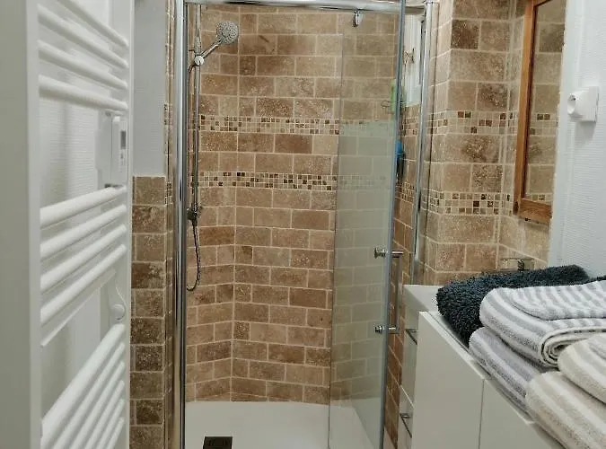 Alojamento de Acomodação e Pequeno-almoço La Petite Charnasserie 3*