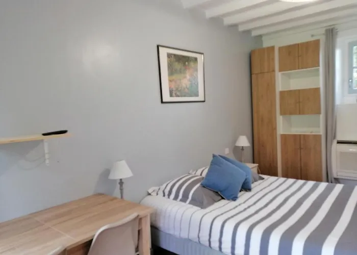 La Petite Charnasserie 3*